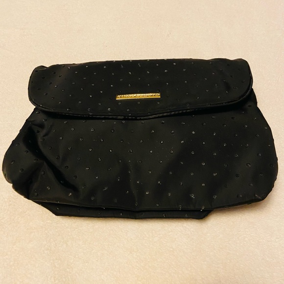 Vince Camuto Handbags - Vince Camuto Makeup/Travel Bag EUC in Black